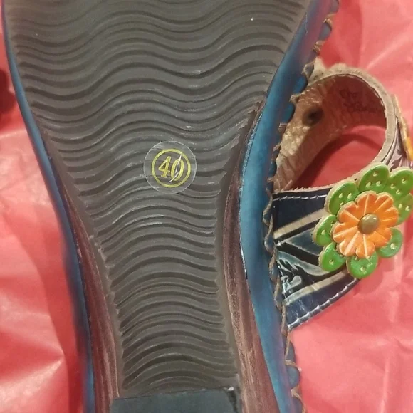 Spring Step Sandals - Picture 10 of 10